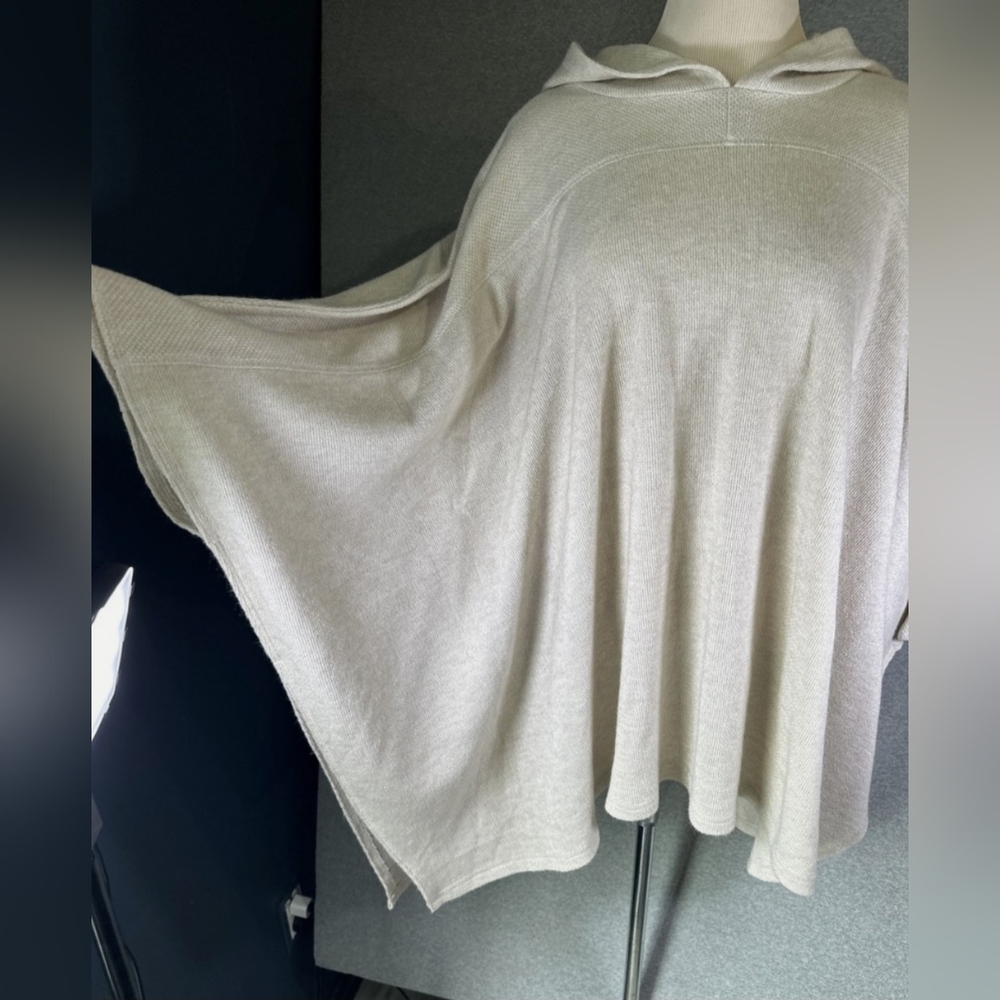 Lane Bryant LIVI Cream Oversized Hooded Poncho Sweater Size 18/20 - Picture 4 of 8